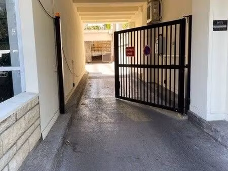 location place de parking