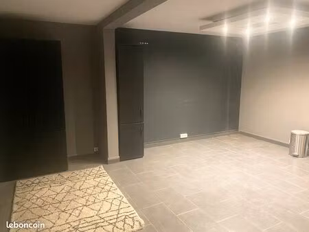 25 m² – local / réserve / espace de stockage partagé – centre aix-en-provence