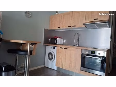 studio avec balcon et parking