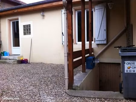 f4 terrasse proximite gare et centre ville