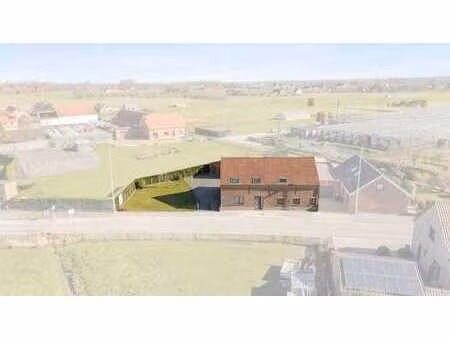 maison semi-ouverte avec 4 chambres et jardin