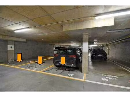 4 emplacements de parking sécurisés à louer en plein centre