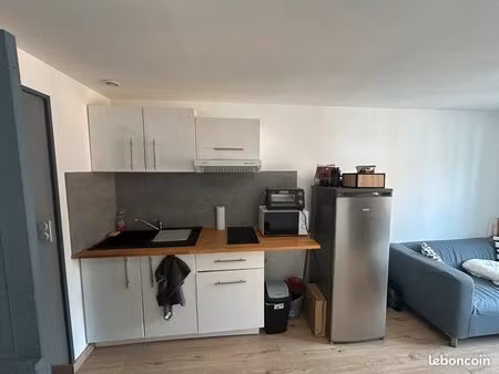 loue t2 meublé eau et électricité compris