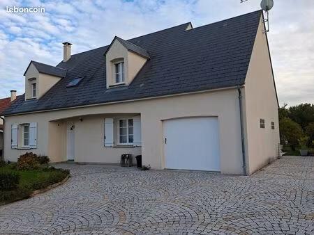 maison individuelle 6 pièces de 130 mètres et 842 mètres de terrain clôturé dans lotisseme