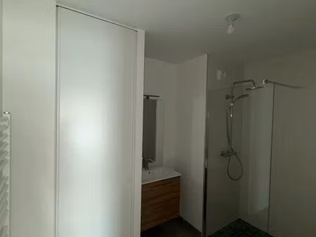 disponible immédiatement – grand t2 avec 1 chambre et grande terrasse