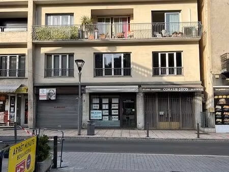 vallauris centre  axe principal passant  bail 3/6/9 neuf pour local 35m²