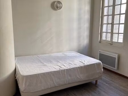 studio proche de la place du forum