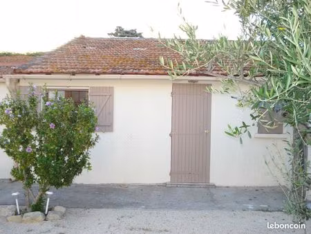 quartier genouillade  proche luma