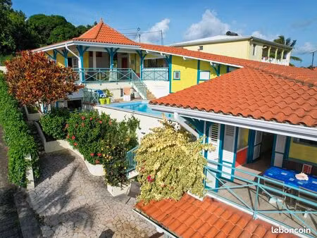 ? magnifique résidence créole de 7 logements avec vue sensationnelle et piscine