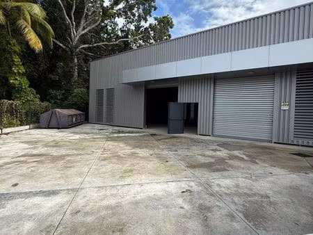 local 400 m² baie-mahault