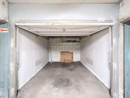 à vendre garage/ box fermé