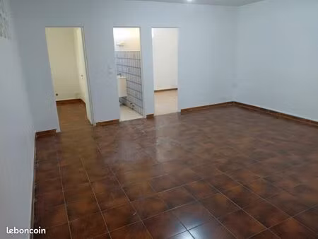 local de 77 m² a louer