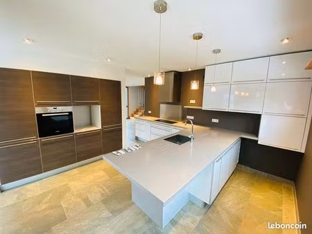 maison 5 pièces 210 m²