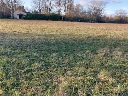 terrain 1 619 m² faux