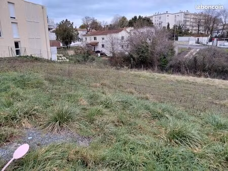 terrain 574 m² saintes