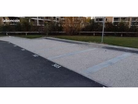 place de parking extérieur vendue louée - investisseur