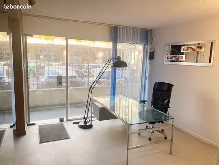 25 m² - local commercial / bureau meublé – rdc avec vitrine – centre aix-en-provence