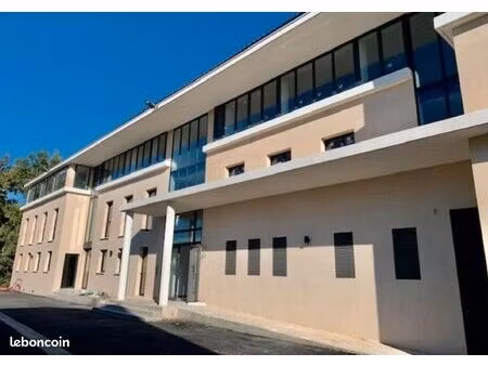 local professionnel sous location venelles disponible de suite