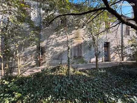 fort potentiel maison familiale avec jardinet et dépendances