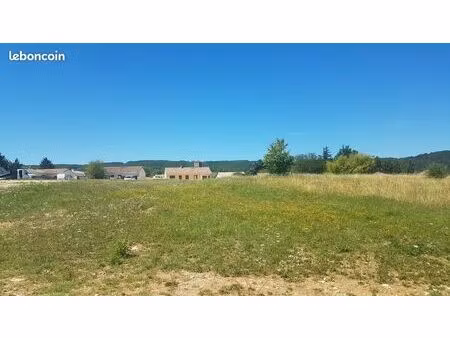 terrain viabilisé 553 m2 avec permis de construire accepté/purgé