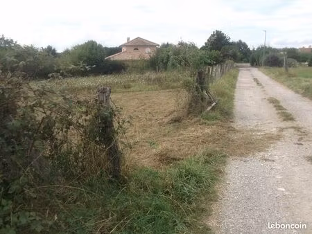 superbe terrain de loisirs de 850 m2 . commune de palise 25870