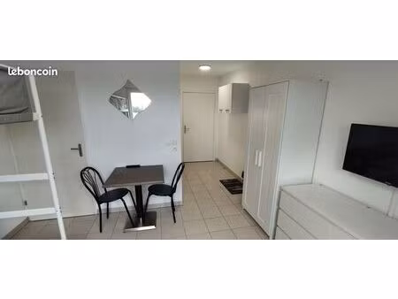 studio meublé et rénové de 20 43 m² avec place de parking dans une résidence sécurisée à r