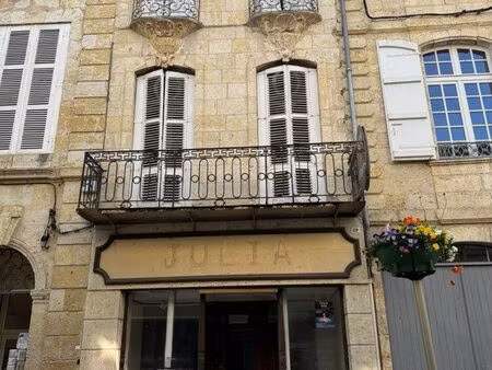 location local commercial