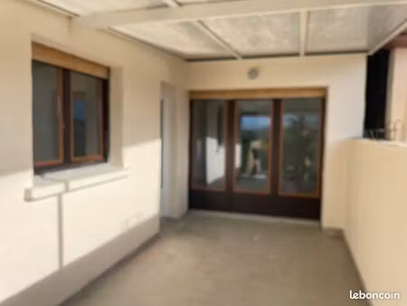 maison à louer à amou - 4 pièces avec cours