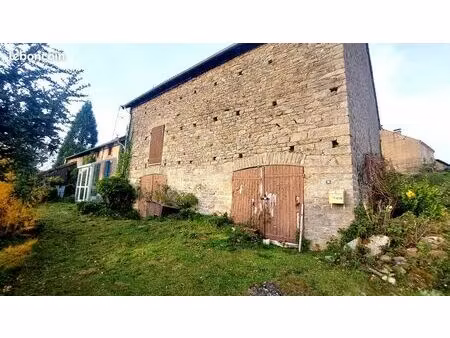 maison en pierre avec grange auvergnate