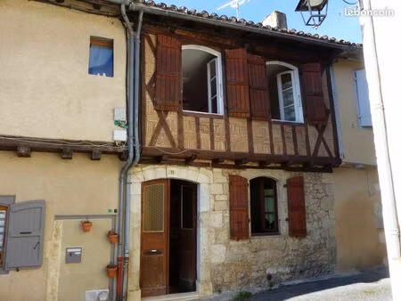 maison à colombages pleine de charme  au cœur d’un village proche d’auch