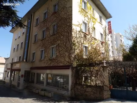 grand immeuble a rehabiliter