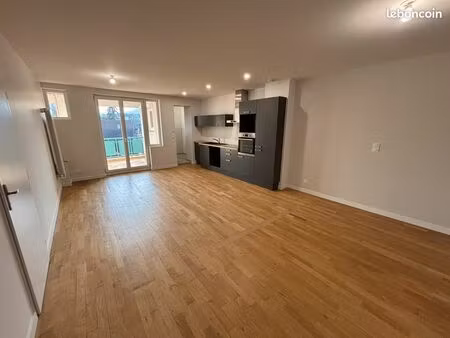 appartement 3 pièces 81 m² refait à neuf centre ville lons-le-saunier 39000