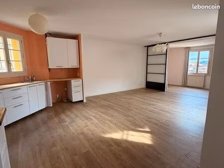 t3 centre ville  très bon état avec balcon et garage