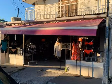 fond de commerce en plein centre du boulevard principale de sainte anne