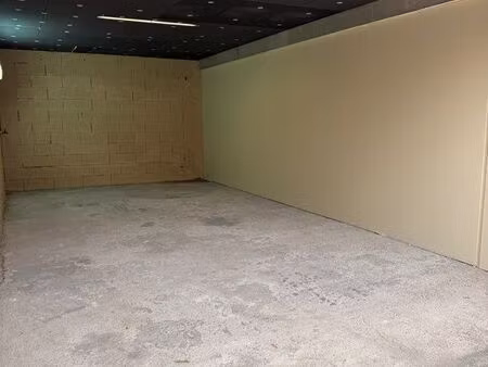 box garage 30 m2 propre bon quartier