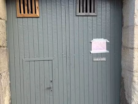 place de parking voitures et motos - thézan les béziers - centre village