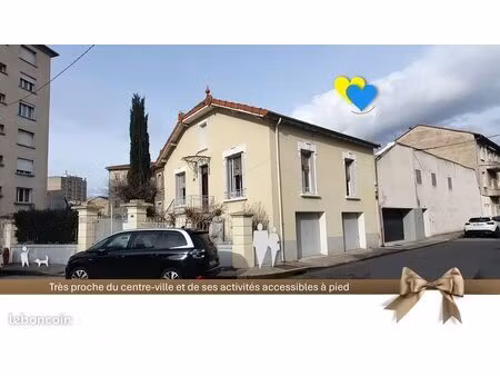 jolie opportunité pour des amateurs de maisons de caractère. très proche du centre-ville d