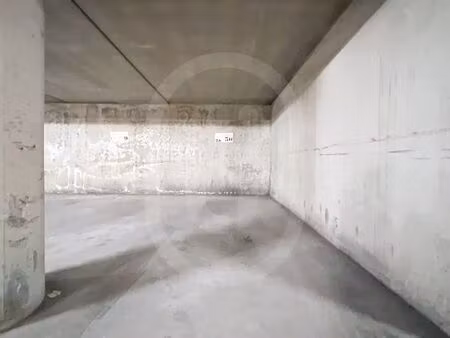 parking/box 1 pièce 12 m²