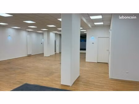 vends local commercial 143m2  tours centre