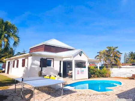 villa meublée 3 chambres a st francois. piscine  citernes fibre