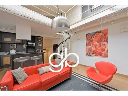 loft/atelier/surface 3 pièces 84 m²