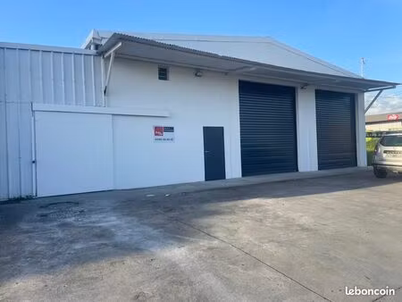 local 500 m² baie mahault