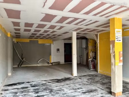 local commercial - emplacement idéal - vitrine neuve