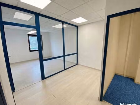 bureaux centre médical et commercial