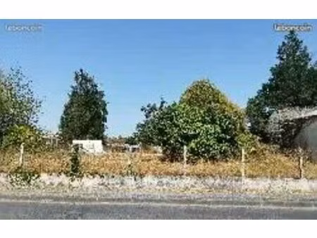 terrain constructible 820m2 centre ville st aigulin