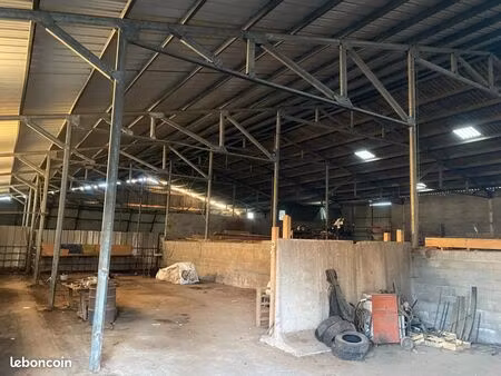immeuble 1500 m² espeyroux