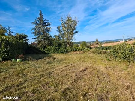 terrain à bâtir avec coffret électrique sur la parcelle