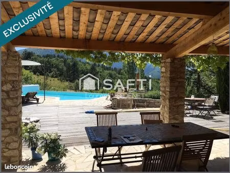 propriété 5 pièces 150 m²