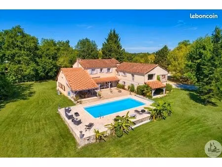 maison 9 pièces 433 m²