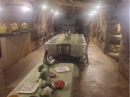 location cave festive